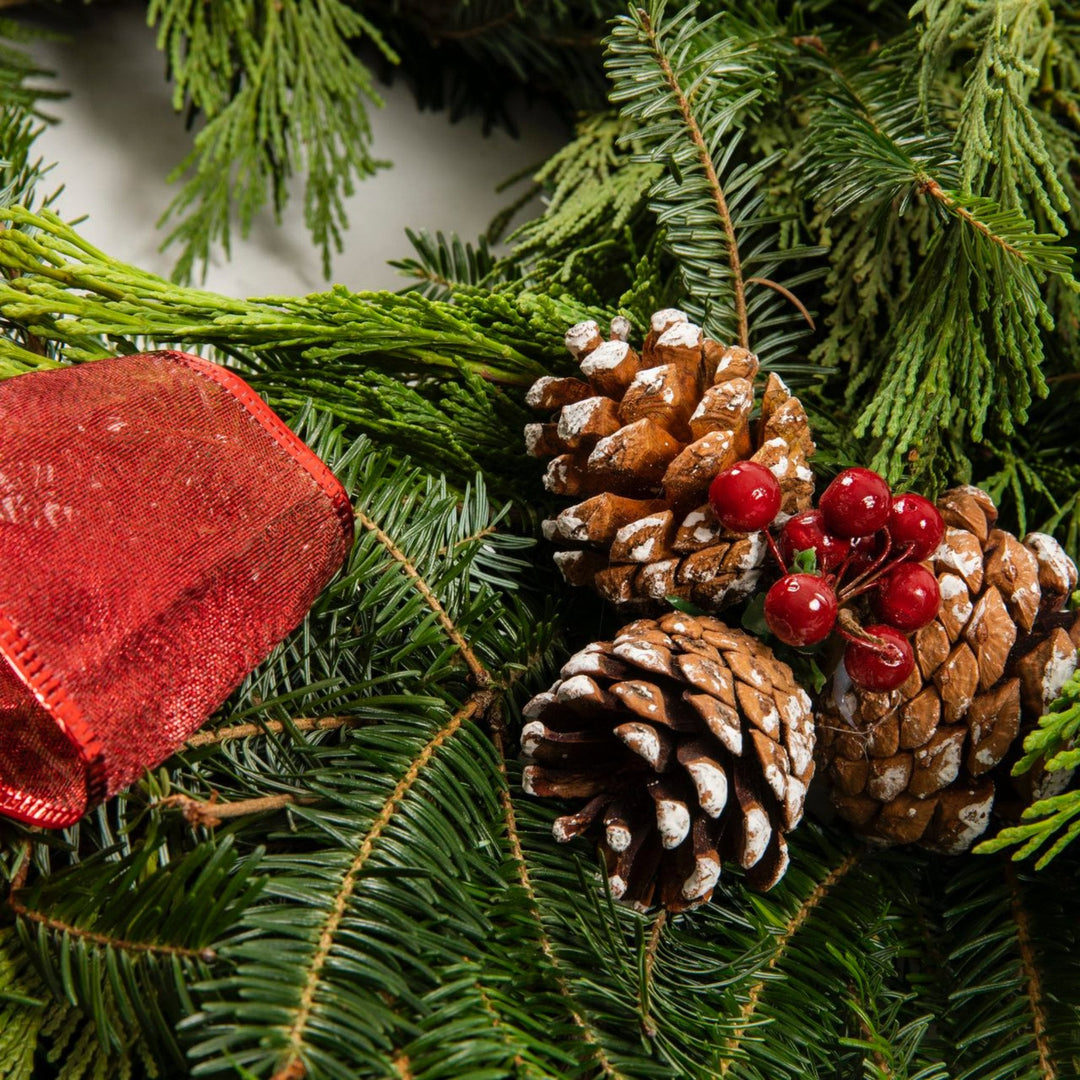 22" Wreath With Pinecones & Berries