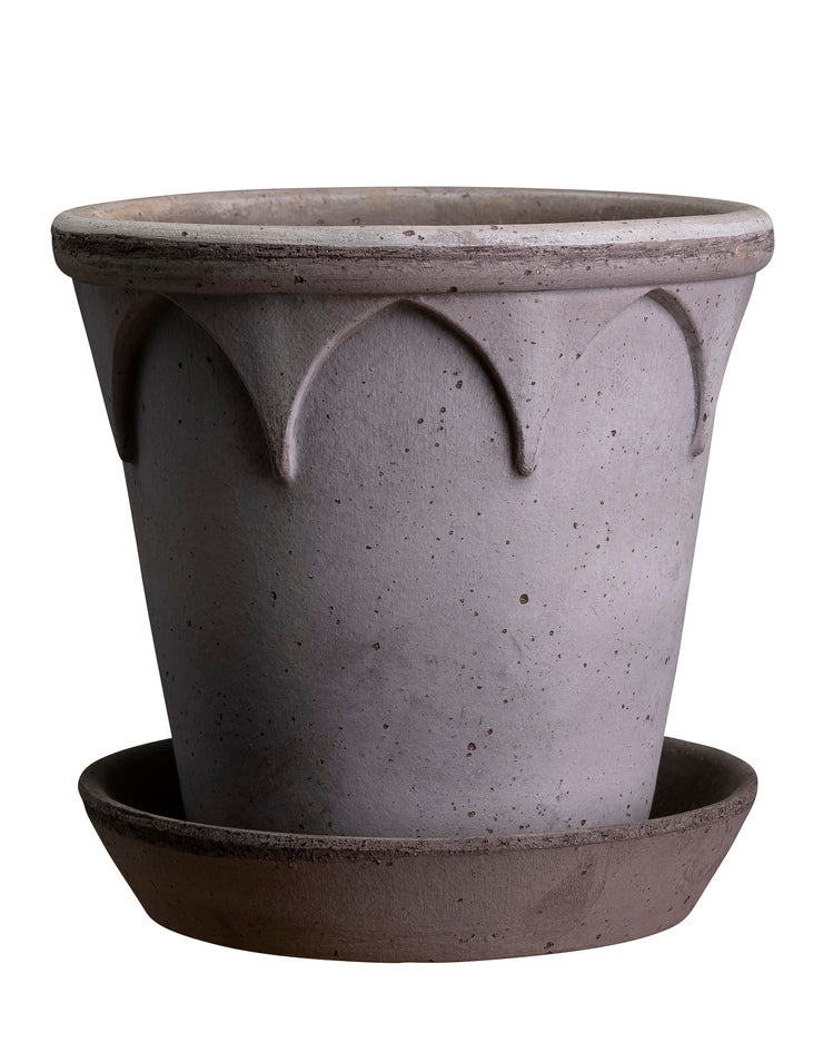 gigadgets plant pot Bergs Castle Pot – The Old Yew Plant Shop